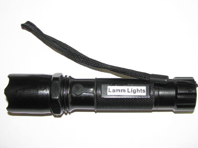 LED Taschenlampe mit Autoladegerät